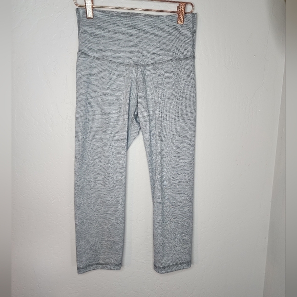 Old Navy Pants - Old‎ Navy Active Fitted Crop Striped Leggings Size Small